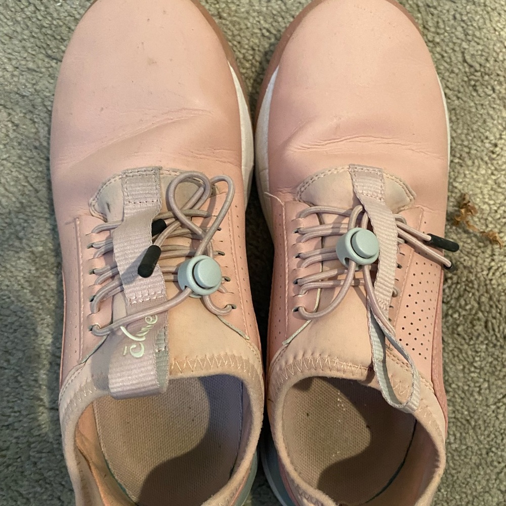 Cloves size 8 nursing shoes
